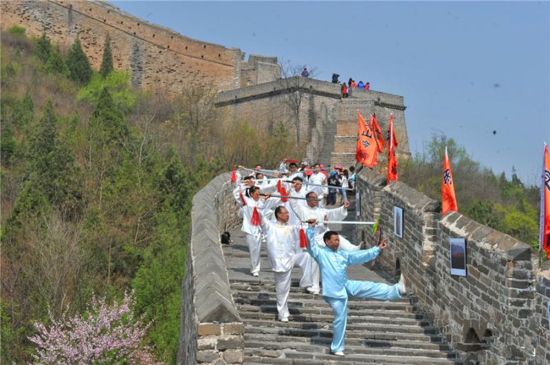 Practice Tai Chi on Great Wall