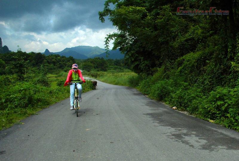 Cycling in the Naturally Beautiful Countryside of Guilin