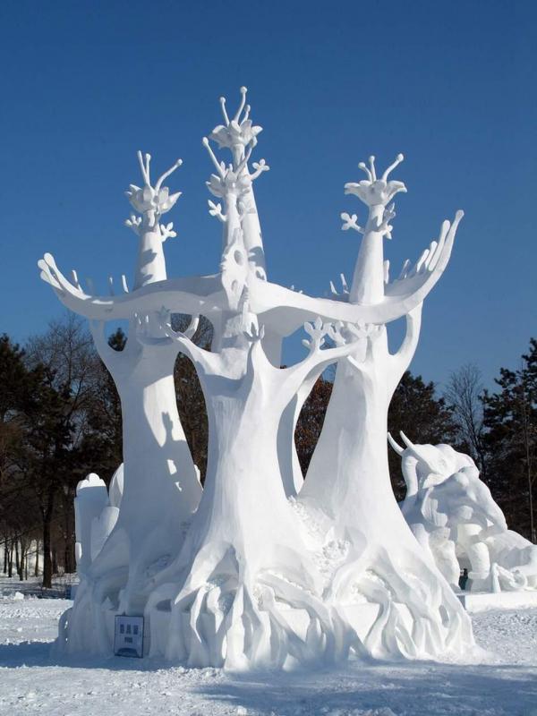 The creative snow sculpture
