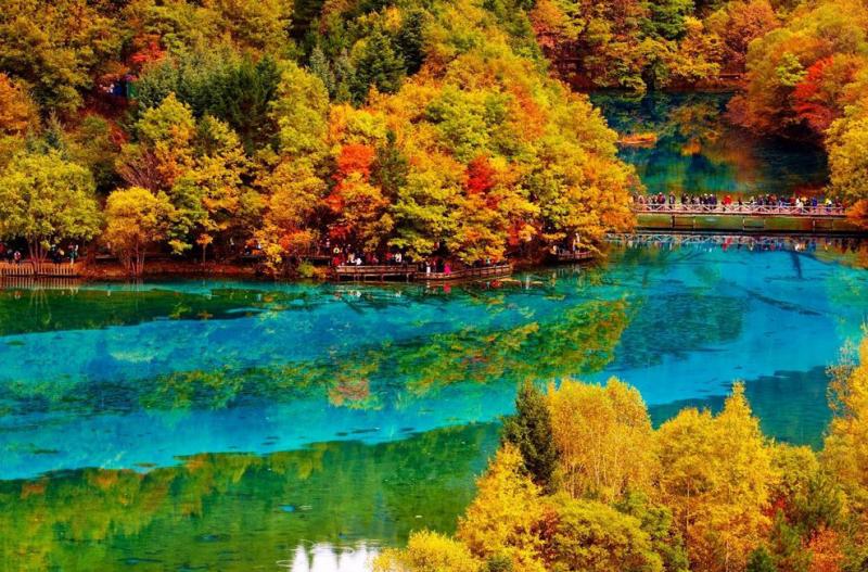 Jiuzhaigou Valley autumn scenery