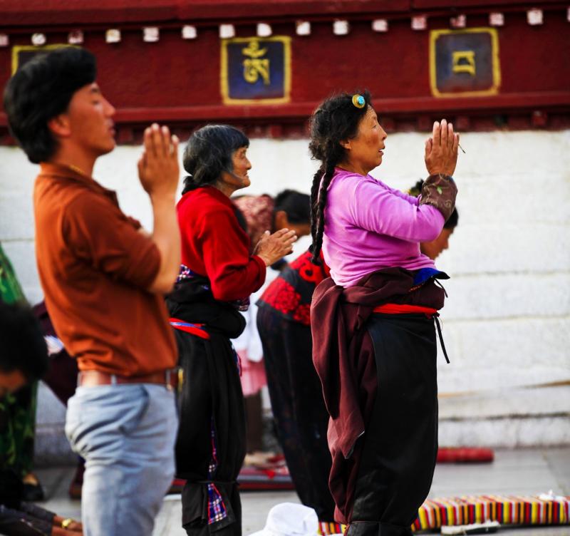 Pilgrims praying before Jokhang Temple