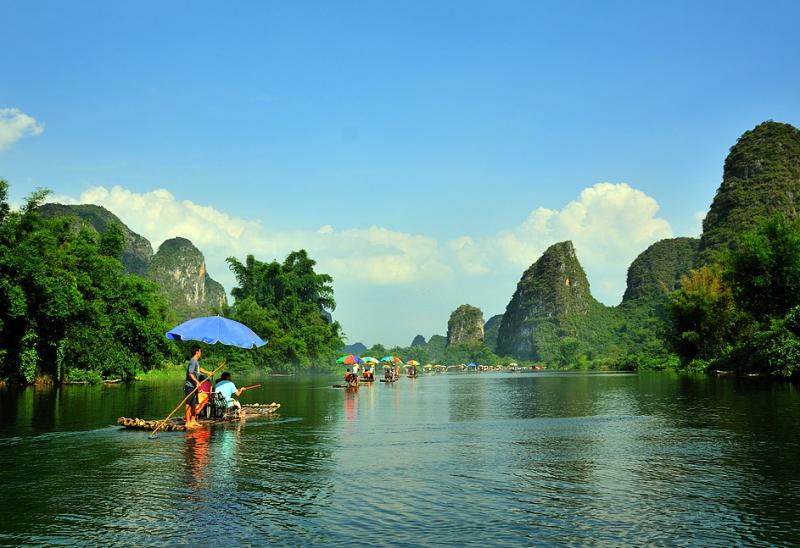 Yangshuo Yulong River bamboo rafting